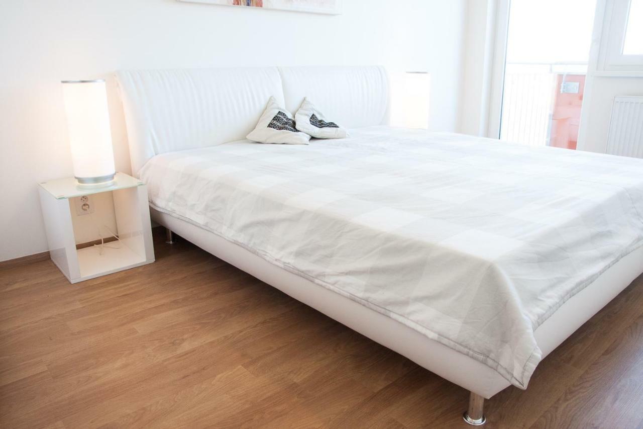 Prostorny 3 Pokojovy Apartman S Dvema Terasami 布拉格 外观 照片