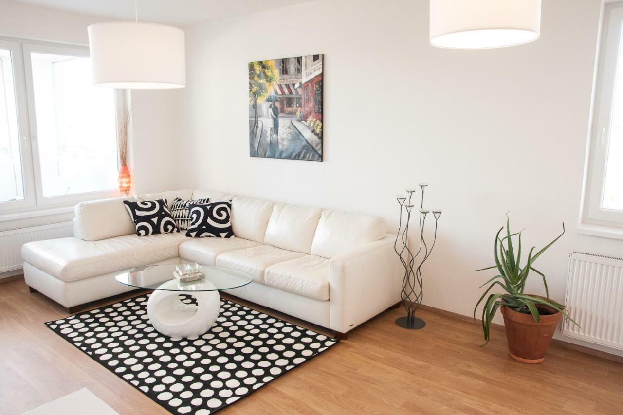 Prostorny 3 Pokojovy Apartman S Dvema Terasami 布拉格 外观 照片